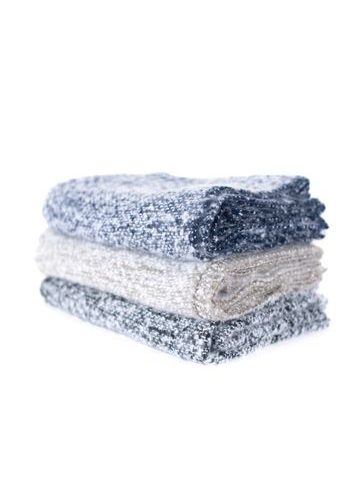 Bílo-šedá tunelová šála