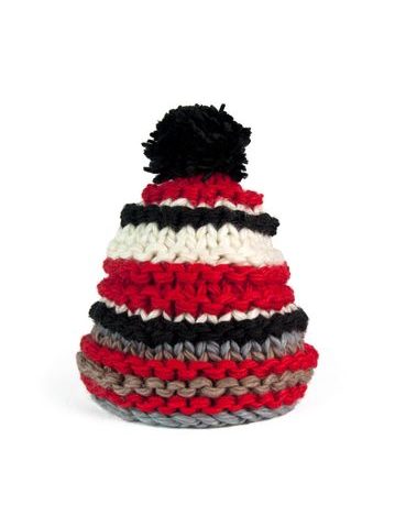 Červeno-bílá pruhovaná zimní čepice