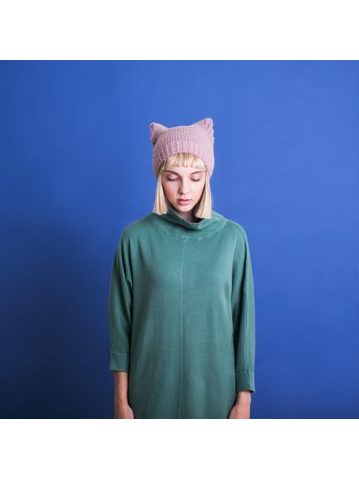 Minimalistická šedá čepice