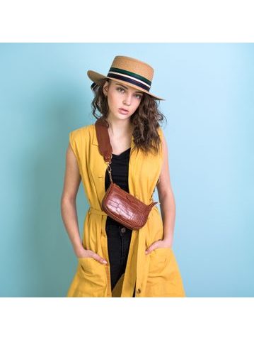 Klobouk s černým lemem a mašlí