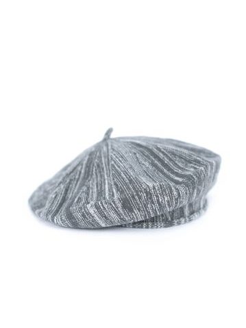 Baret pletený s proužky