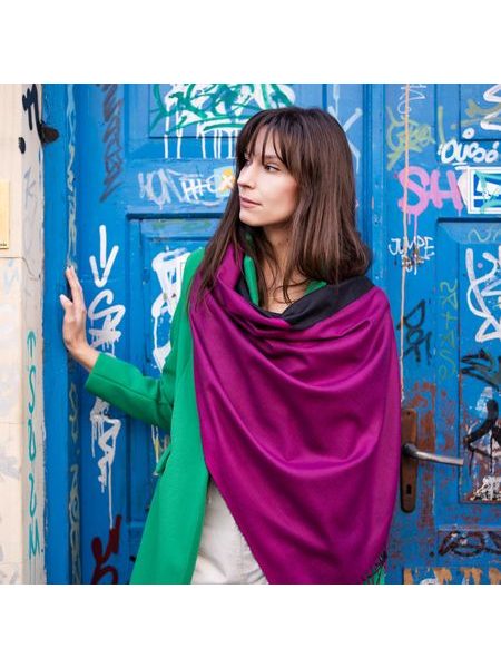 Elegantní šála černobéžová