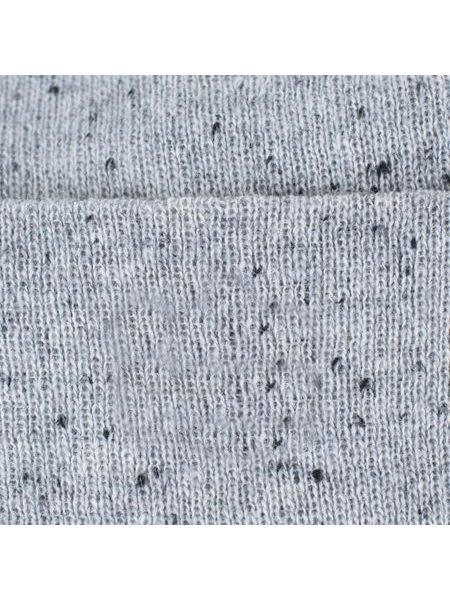 Minimalistická šedá čepice