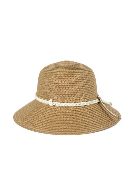 Klobouk s ozdobným pruhem