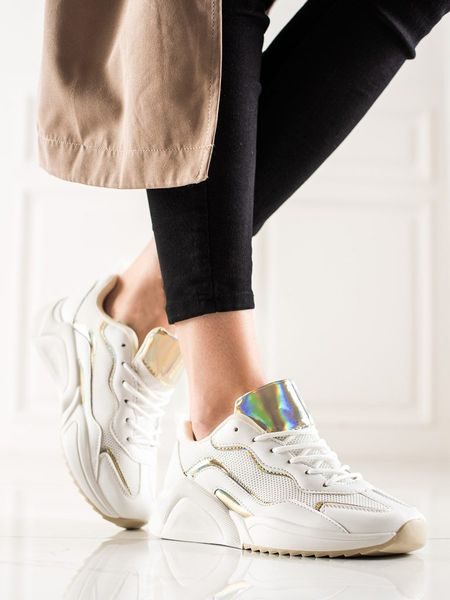 Sneakersy s efektem holo