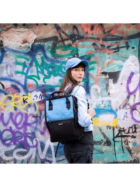 Letní šedá čepice s kšiltem