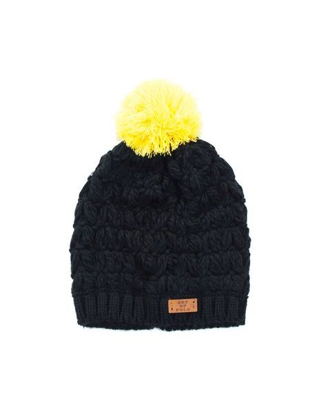 Černá zimní čepice se žlutou bambulí