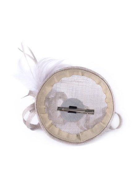 Elegantní bílý fascinátor