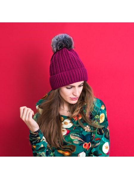 Oranžová zimní čepice s bambulí