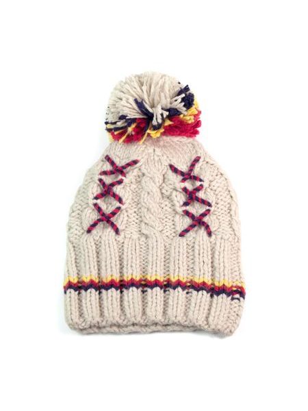 Béžová čepice se zimním vzorem