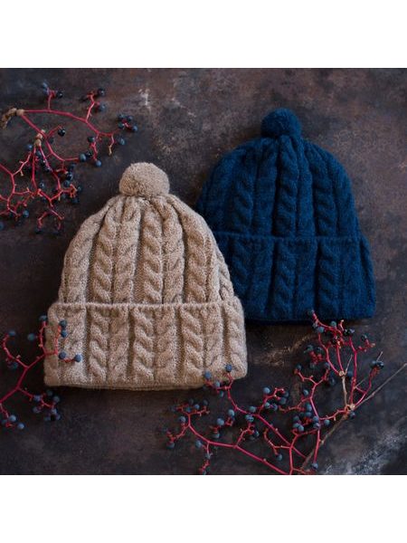 Pletená čepice s bambulí hořčicová