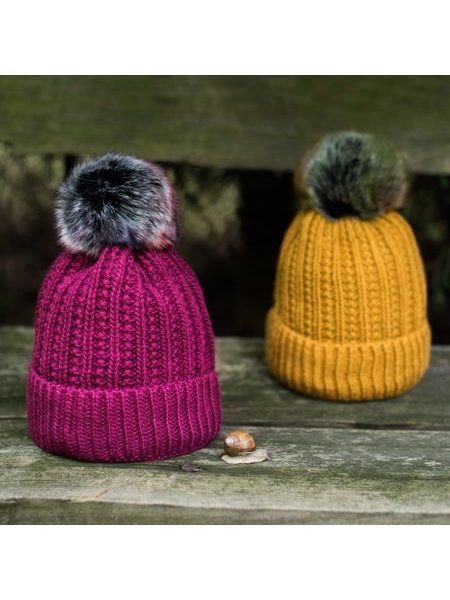 Zimní čepice modrá s hnědým bambulí