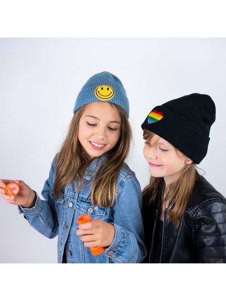 Černá zimní čepice pro děti se srdcem