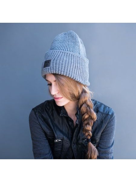 Zimní čepice s poker face motivem šedá