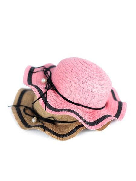 Letní klobouk s modrým pruhem