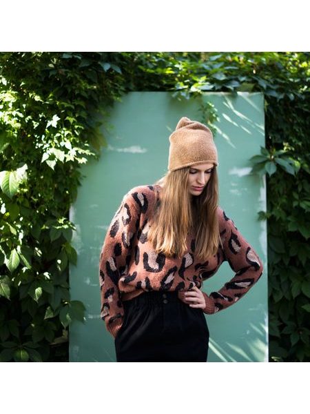 Příjemná hladká čepice bordó