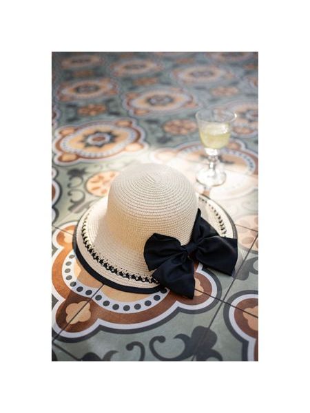 Klobouk se zdobeným lemem