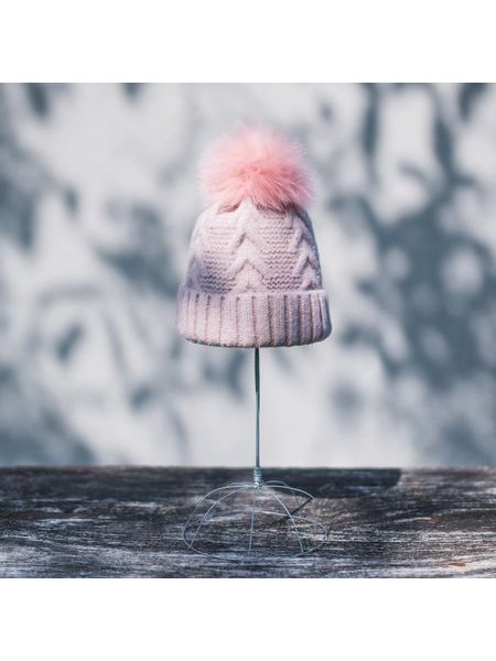 Zimní čepice se vzorem a bambulí růžová