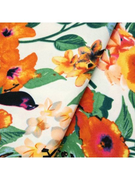 Krásná šála pokrytá motivem v etno stylu