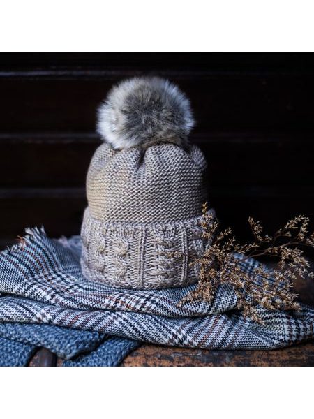 Zimní čepice s bambulí tmavě béžová