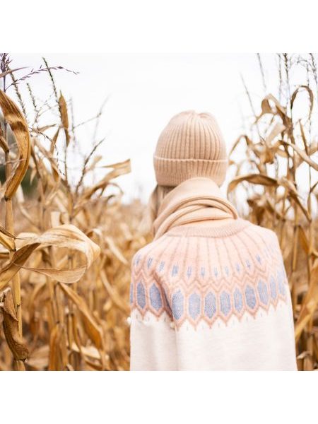 Zimní tmavě hnědá sada: čepice a šála