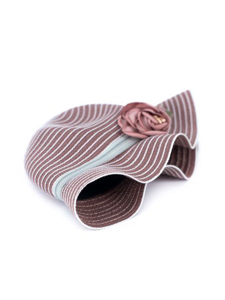 Lehký klobouk s růžemi