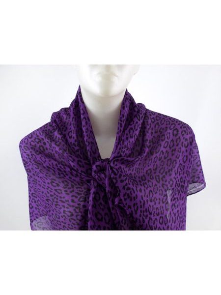 Fialový šátek s leopardím vzorem