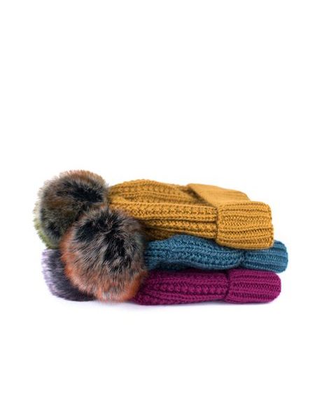 Oranžová zimní čepice s bambulí