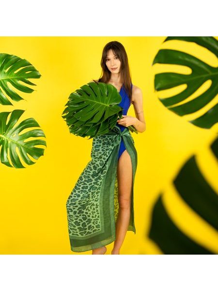 Zelený šál s orientálním motivem