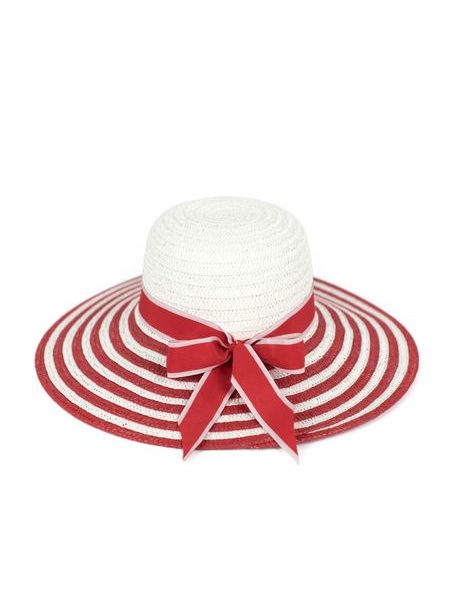 Klobouk se zdobeným lemem