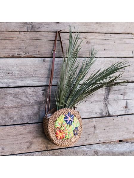 Boho kabelka kulatá s květinovým motivem