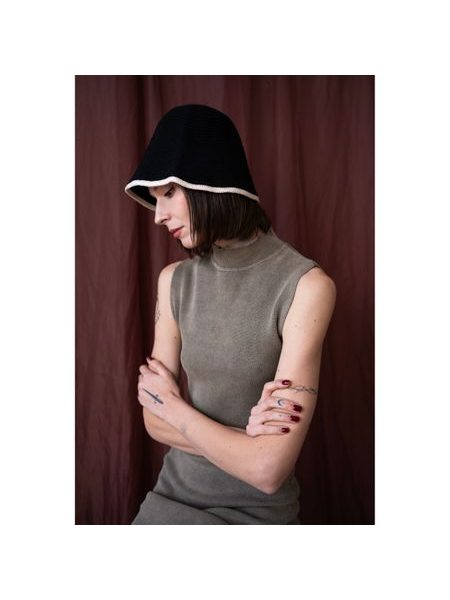 Velmi slušivý klobouček