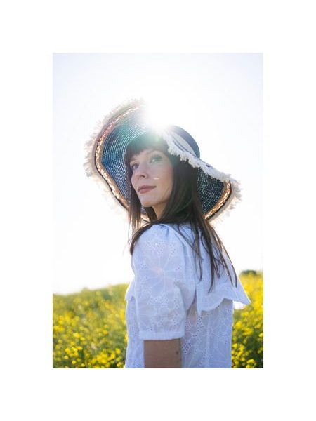 Vzdušný lehký klobouk se stuhou