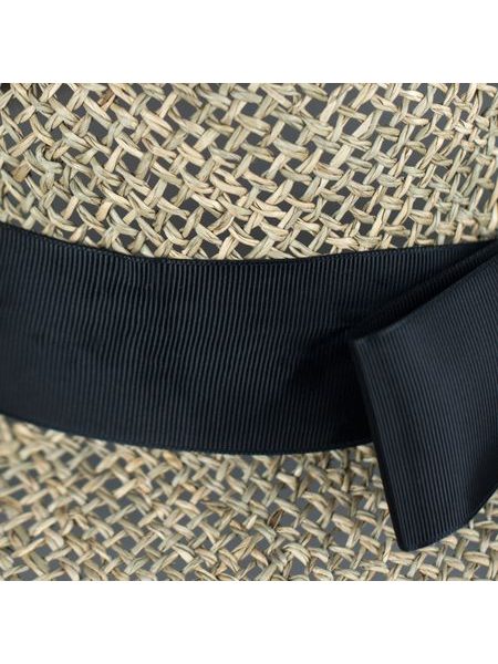 Lehký klobouk se širokým lemem