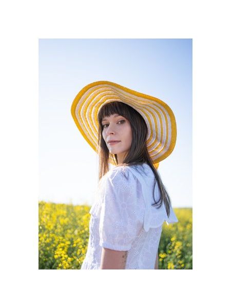 Klobouk se zdobeným lemem