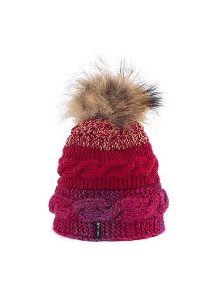 Červená čepice s mývalem