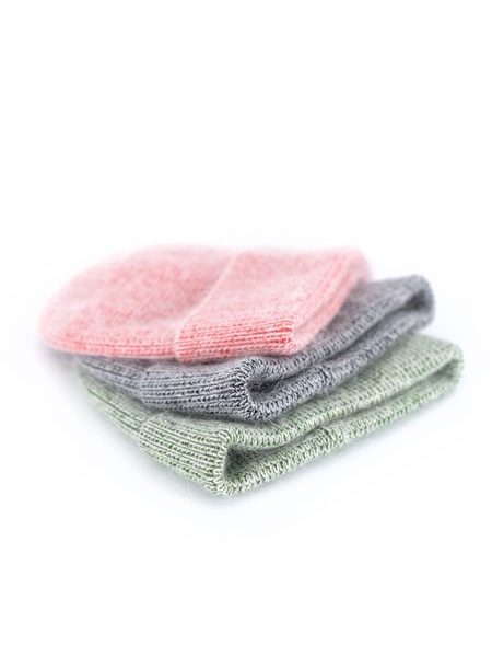 Zimní bílozelená čepice