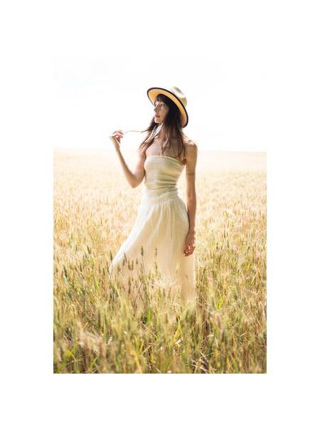 Klobouk s černým lemem a mašlí