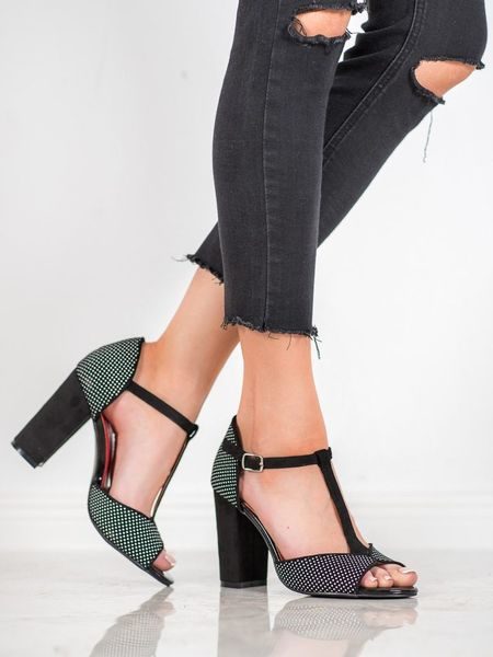 Puntíkované lodičky