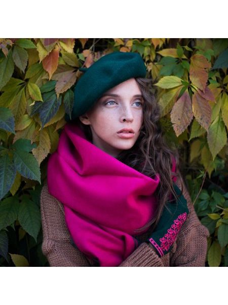 Šál s geometrickým lemem tmavý