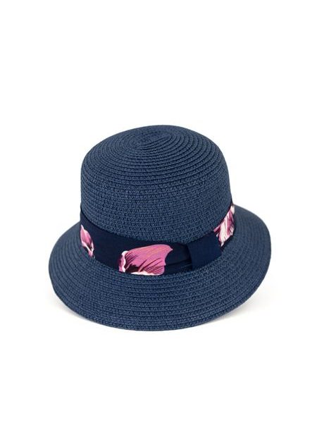 Klobouk se zdobeným lemem