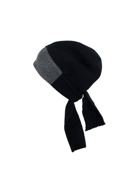 Elegantní černá čepice na zavazování