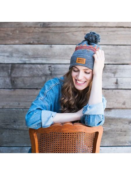 Vzorovaná čepice s bambulí šedá