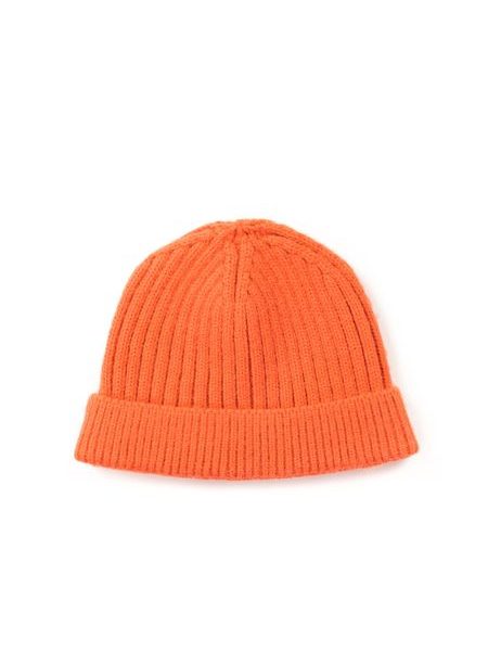 Žlutá čepice s pruhy