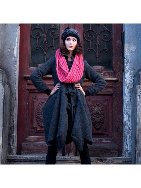 Proužkatá čepice s kamínky modročerná