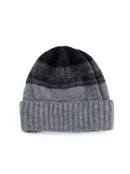 Čepice s elegantním dekorem