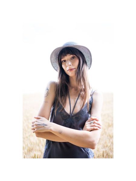 Klobouk se zdobeným lemem