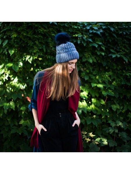 Čepice béžová s bambulí