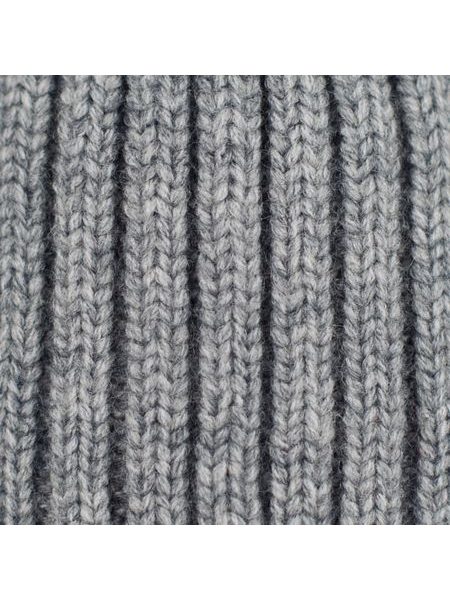 Černá čepice s pruhy