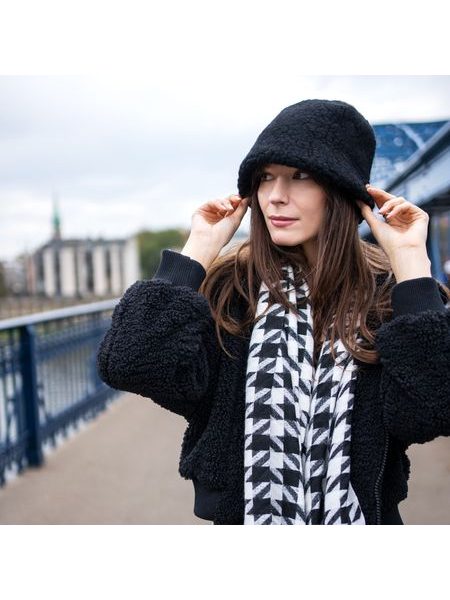 Slušivý klobouk na podzim a zimu béžový